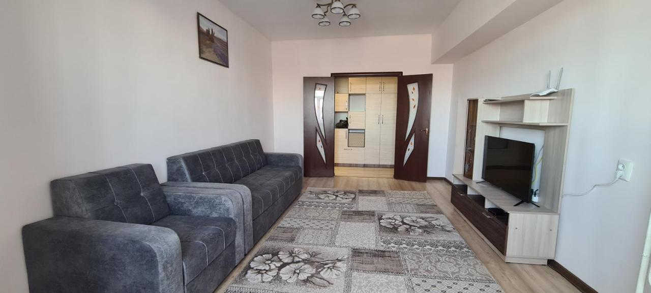 Flat In Central Bișkek Exterior foto