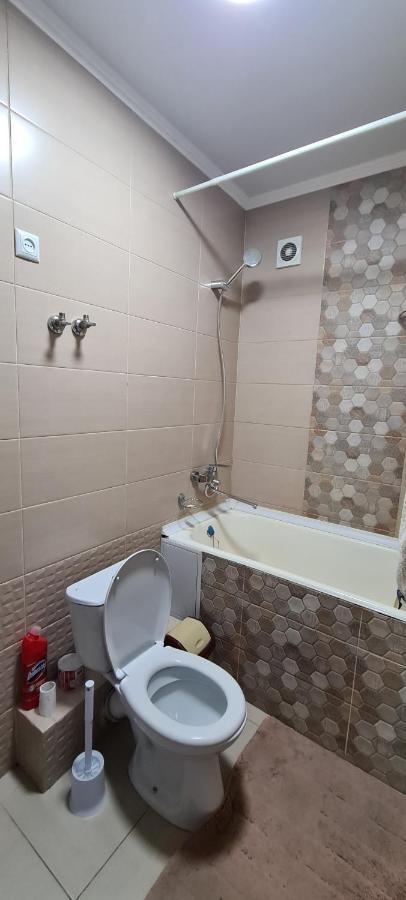 Flat In Central Bișkek Exterior foto