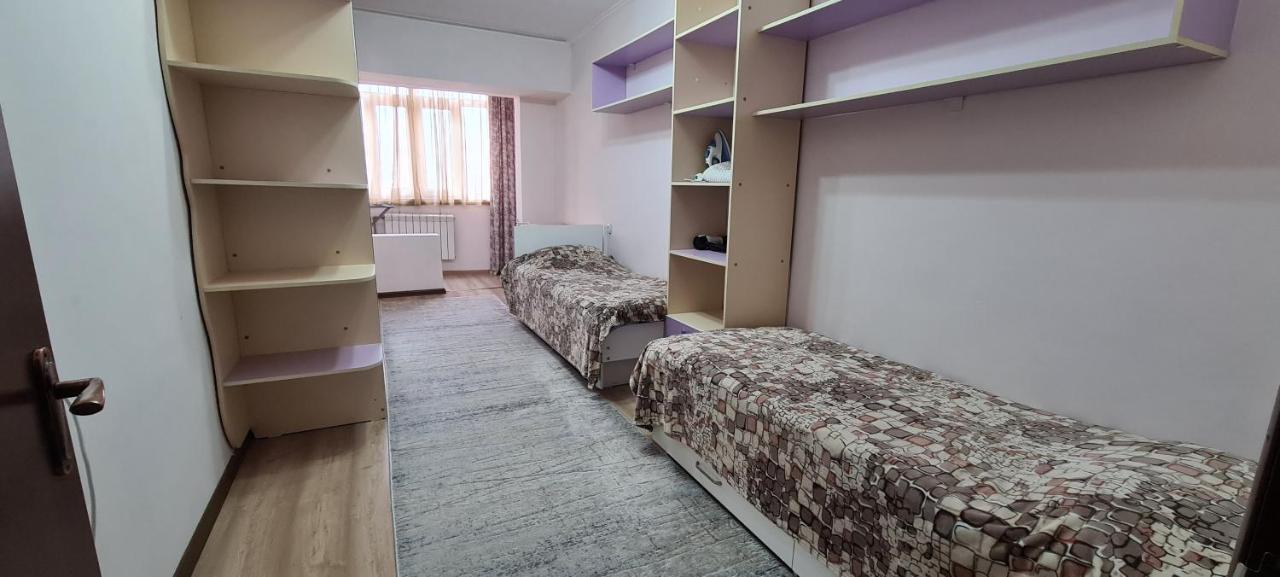 Flat In Central Bișkek Exterior foto